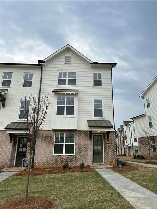 Foto principal - End-Unit 3-Bedroom Townhome for Rent in Pr...