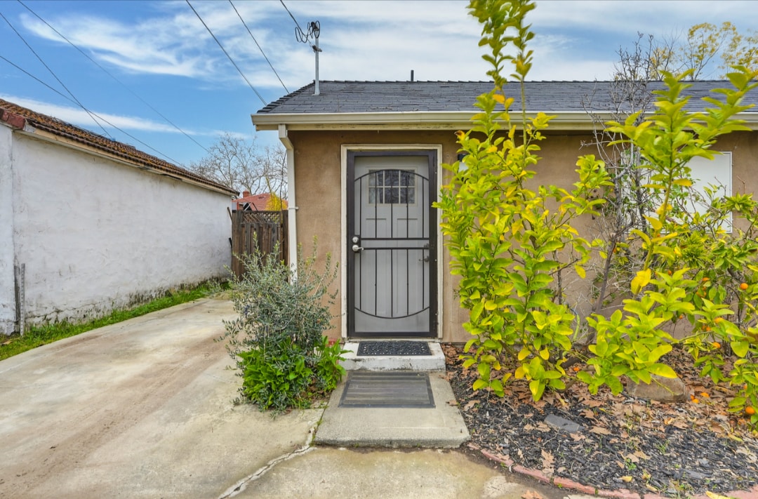 Primary Photo - 216 Sierra Blvd