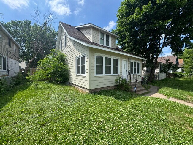 Building Photo - Charming 2-Bedroom Retreat on Morgan Avenue with Spacious 1106 Sq Ft Living Space