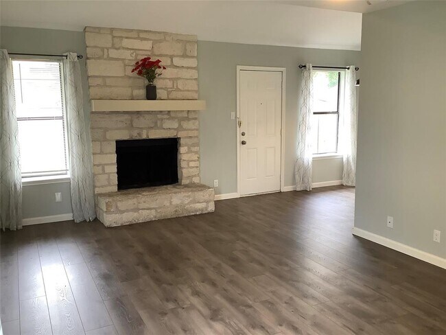 Foto del edificio - 2631 Gwendolyn Ln