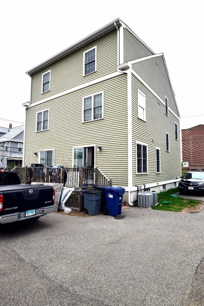 Building Photo - 58 Holton St
