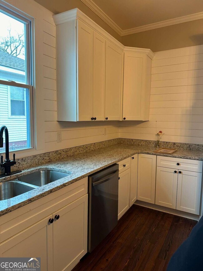 Foto del edificio - 46 Akron St