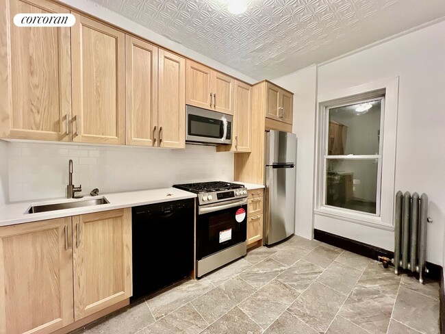 Building Photo - 340 72nd St