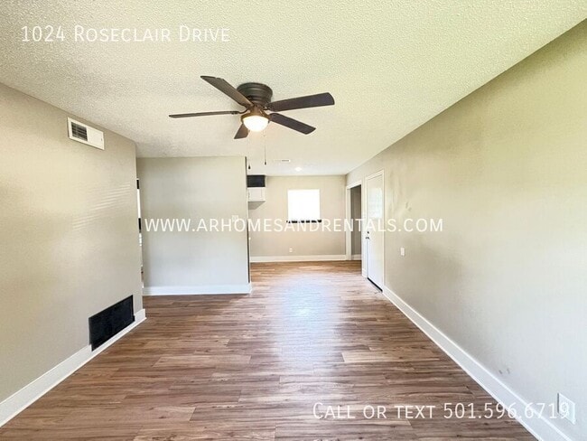 Building Photo - 1024 Roseclair Dr