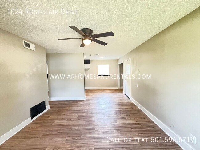 Foto del edificio - 1024 Roseclair Dr