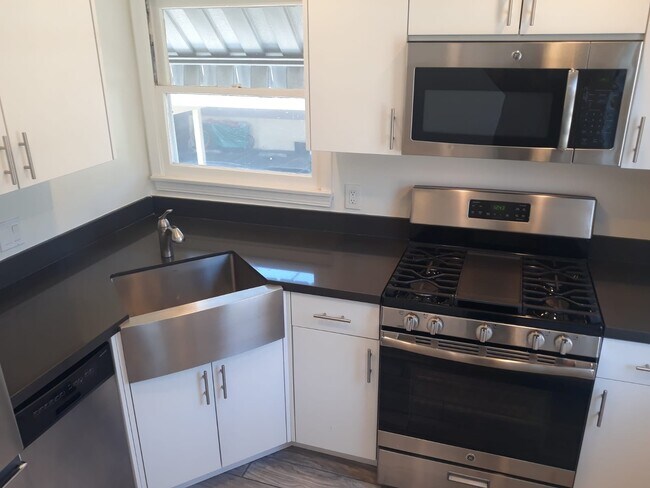 Foto del edificio - 5341 Vantage Ave
