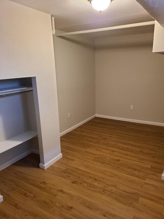 Building Photo - 5 bedroom in Allston MA