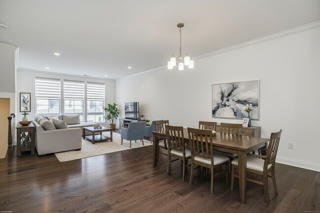 Foto del edificio - 8 Brentwood Cir