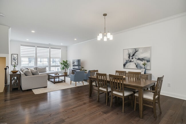 Building Photo - 8 Brentwood Cir