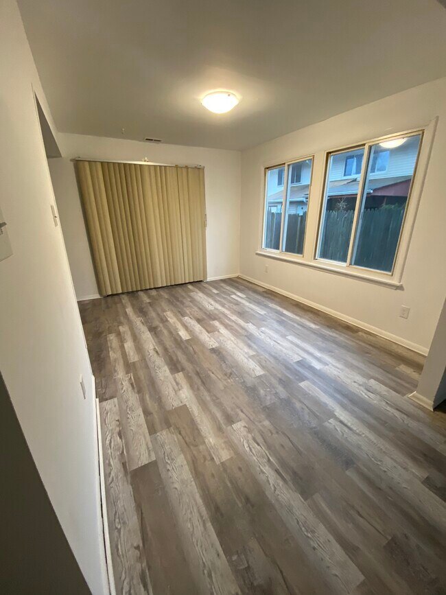 Foto del edificio - 736 Myrtle Ave