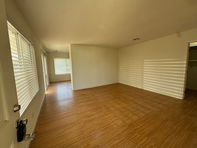 Foto del edificio - Mission Oaks 3-Bedroom Gem