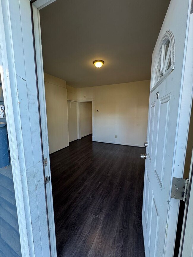 Foto del edificio - 826-828 Wallbridge West End Street (LO)