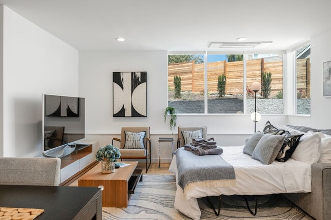 Building Photo - 5300 NE 67th St