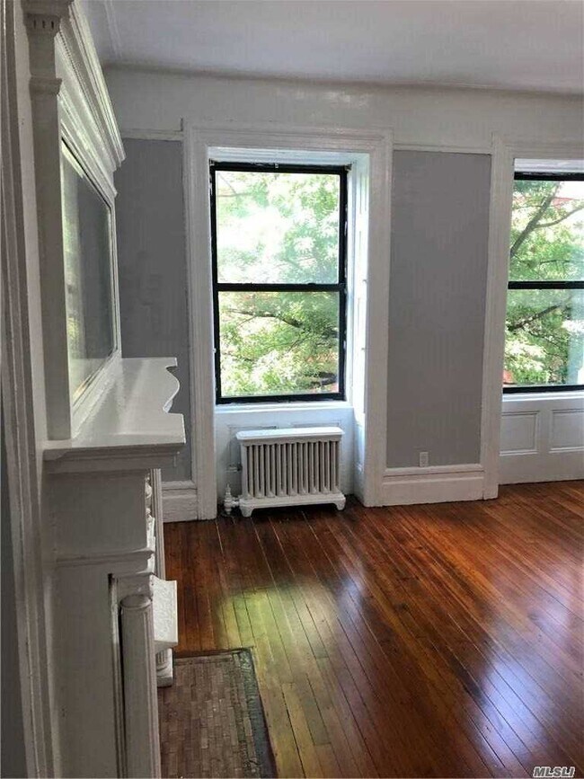 Building Photo - 105 W 105th St