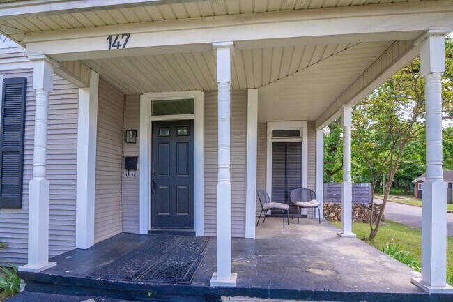 Foto del edificio - Adorable Stifft Station Bungalow with 3 bedrooms and 2 bathrooms.