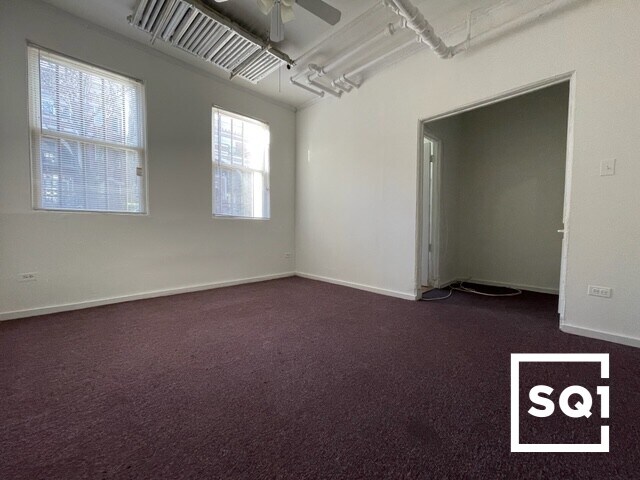 Building Photo - 4119 N Kenmore Ave
