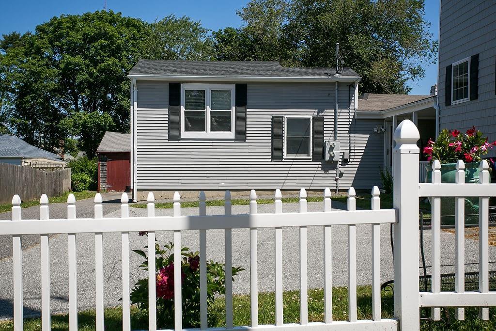 Primary Photo - 132 Evarts St