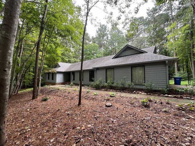 Foto del edificio - 4821 Regalwood Dr