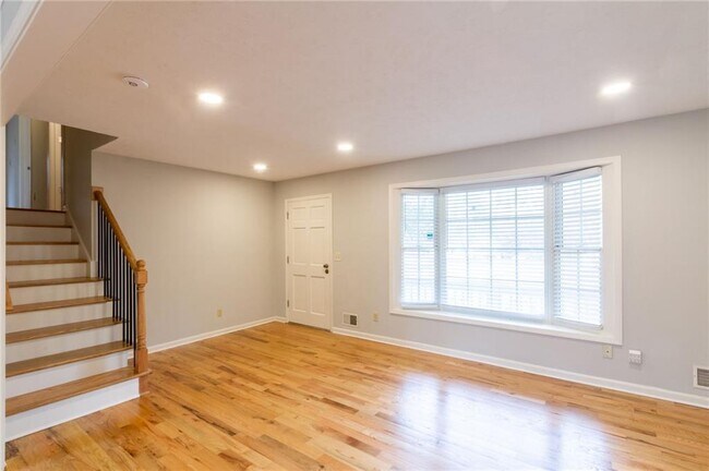 Foto del edificio - 3226 Hickory Bluff Dr