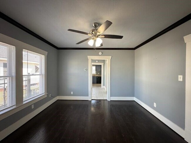 Foto del edificio - 118 N Drennan St