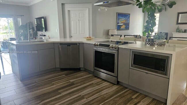 Foto del edificio - 1349 NW 192nd Terrace