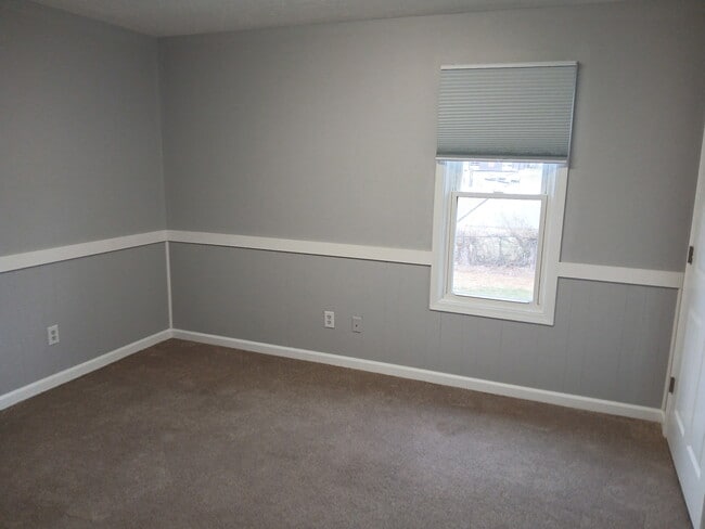 Building Photo - 916 Millis Ave