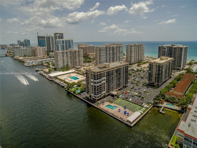 Foto del edificio - 2049 S Ocean Dr