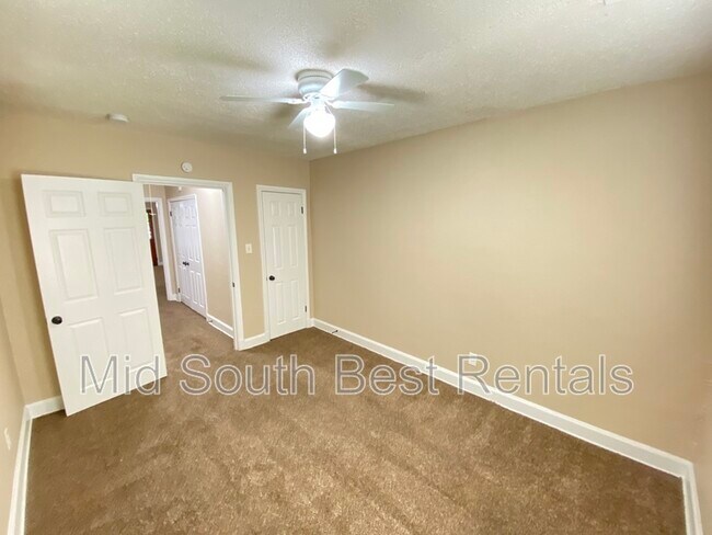 Building Photo - 3218 Hardin