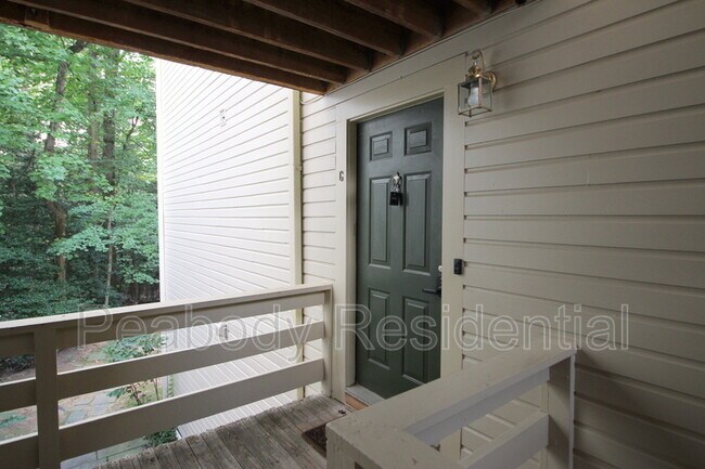 Foto del edificio - 2233-G Lovedale Ln