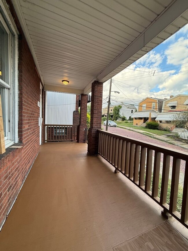Foto del edificio - Updated 3BR 1 bath house with off street p...