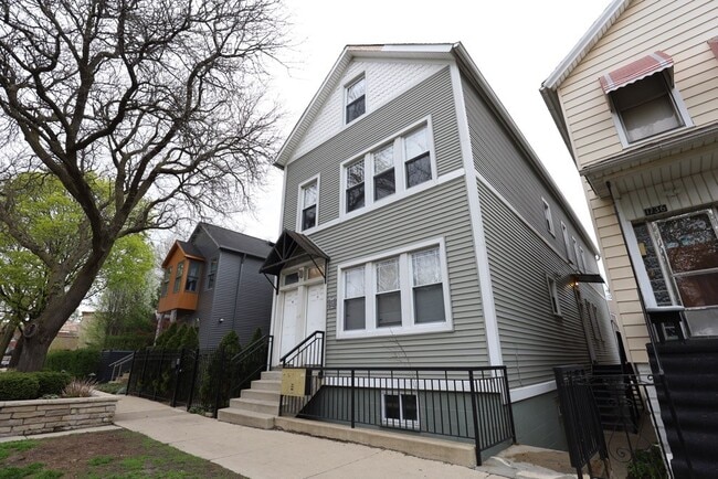 Building Photo - 1738 W Altgeld St