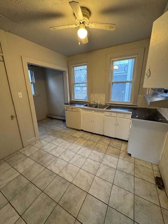 Building Photo - 1303 St Marys Ave