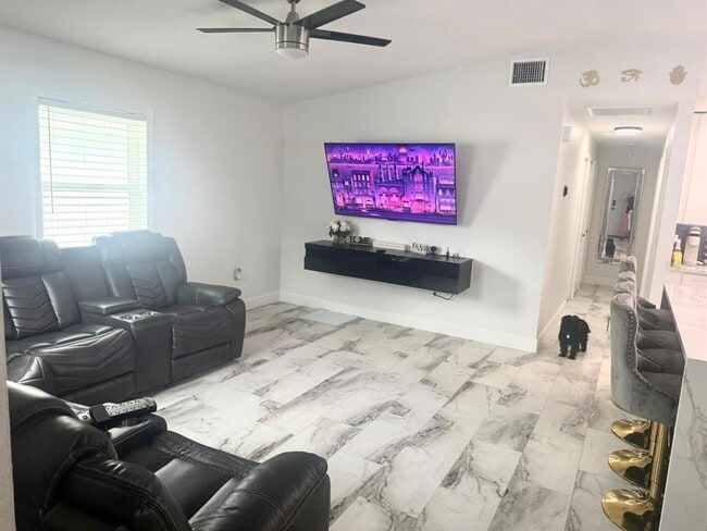 Foto del edificio - 9411 N Rome Cir