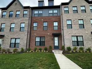 Building Photo - 596 Hazel Dr