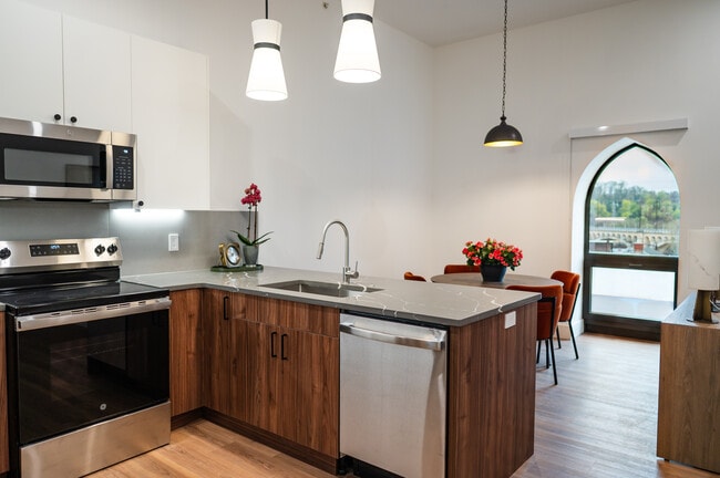 Building Photo - The Roe at Manayunk Apartments and Townhomes