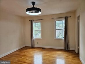 Building Photo - 5467 Lighthouse Ln