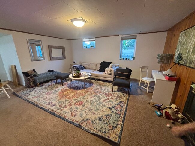 Large open living area - 1440 Eudora St