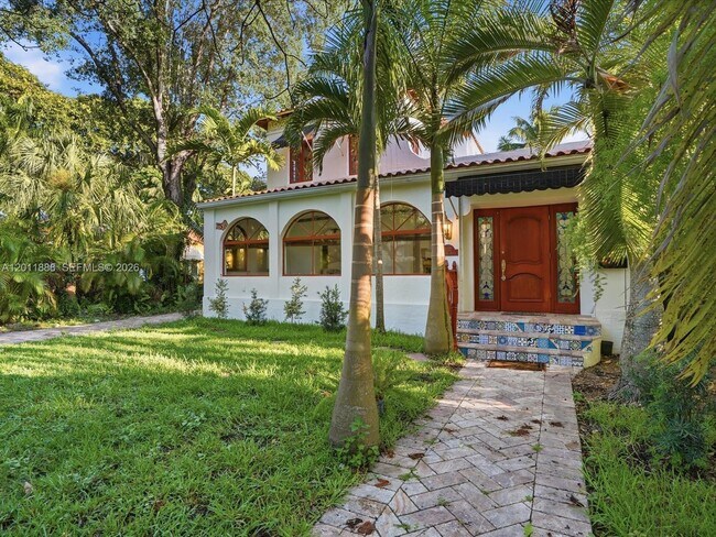 Building Photo - 1135 Asturia Ave