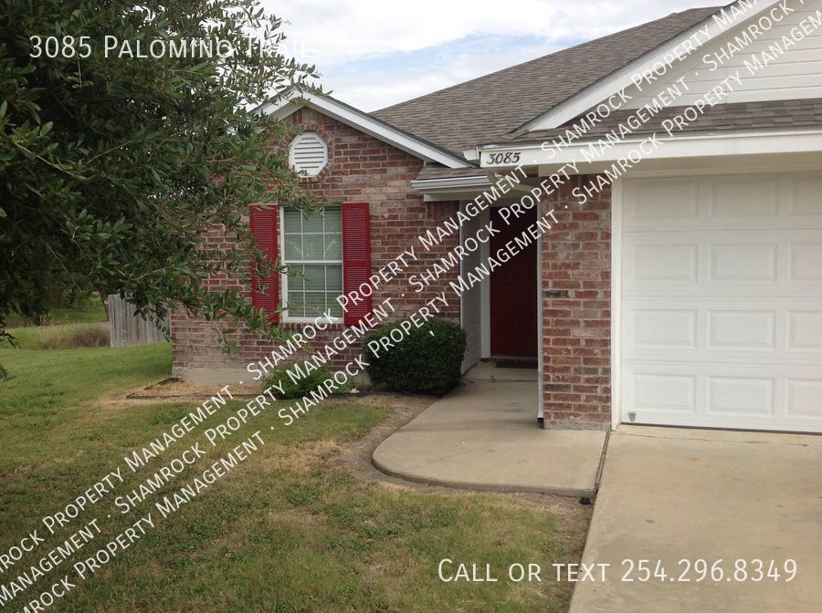 Primary Photo - Duplex in Surrey Ridge!