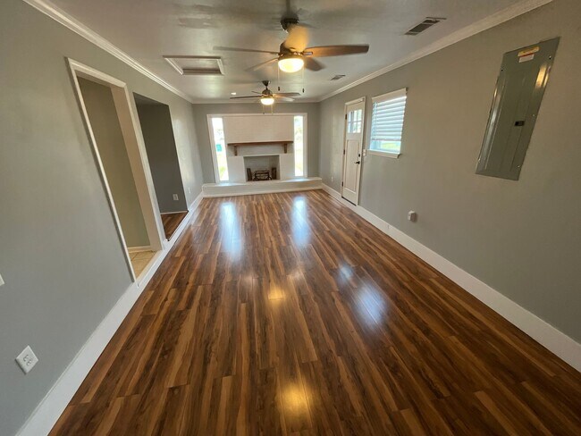 Foto del edificio - Gorgeous 3/2 Brick Home in Marianna with Bonus Room, Shed, and Fenced Back Yard!