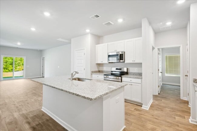 Building Photo - Spacious 3-Bedroom Home in Tranquil Savann...