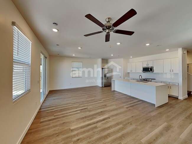 Building Photo - 9555 Harkes Dr