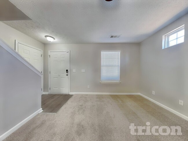 Foto del edificio - 242 Oak Grove Way