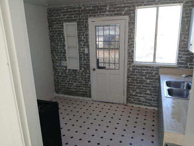 Foto del edificio - 300 Maxine Ave