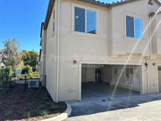 Building Photo - 1805 Lucky Star Pl