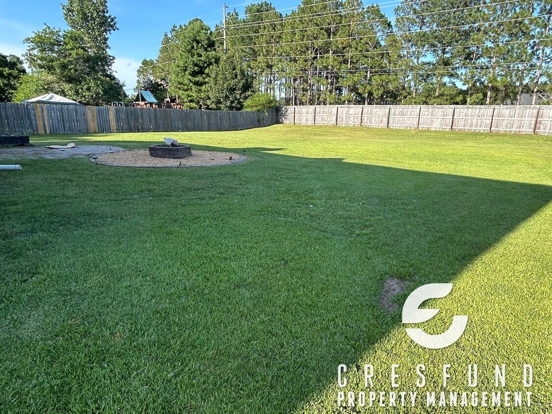 Building Photo - Coming Soon (End of July)  3Br 3 Bath Loca...