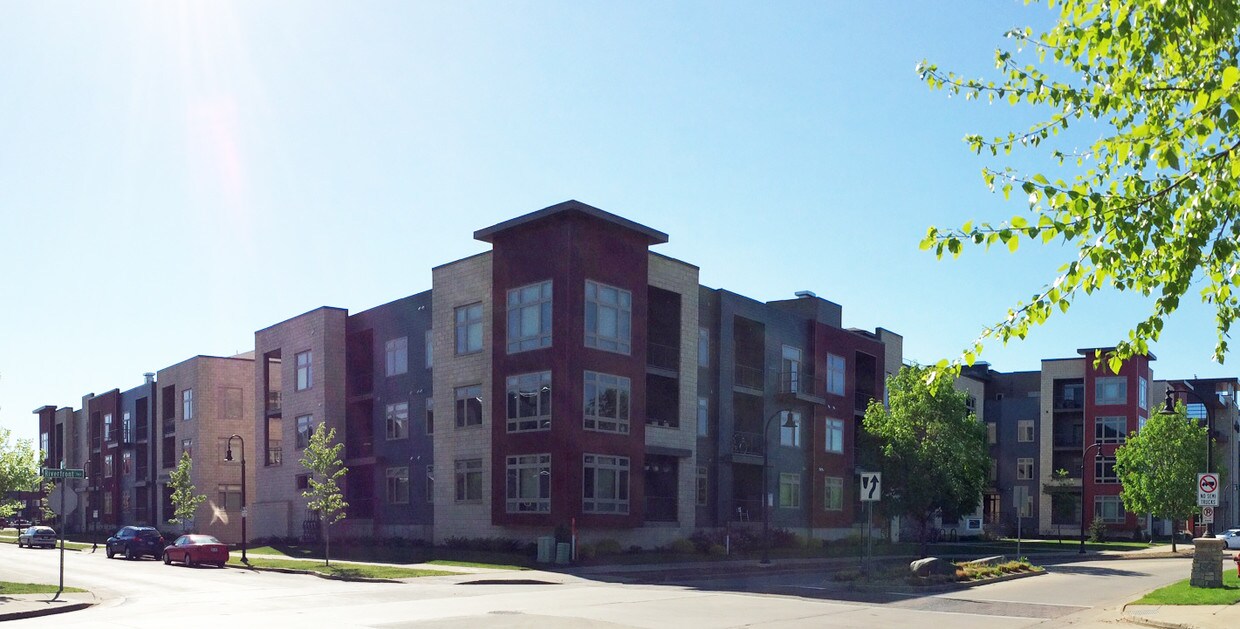 Riverfront Terrace 225231 Riverfront Ter Eau Claire, WI Apartments