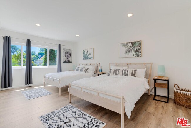 Foto del edificio - 5343 Tendilla Ave