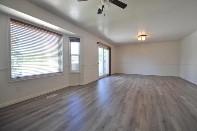 Building Photo - 289 E 9200 S