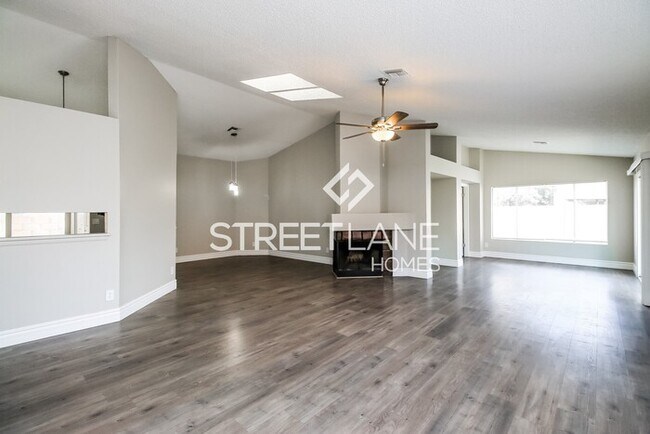 Foto del edificio - 4 Bedroom with Swimming Pool!